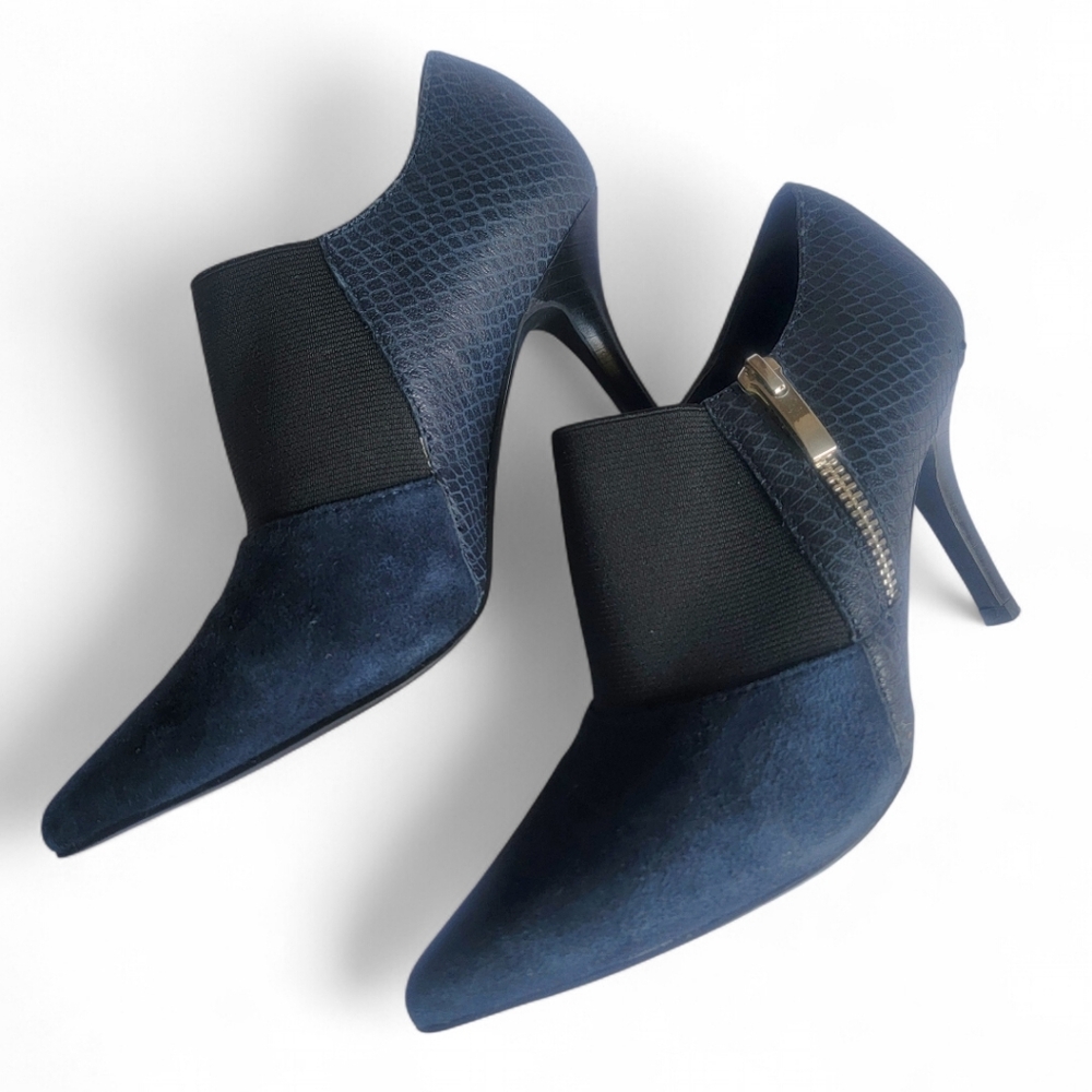 Tahari Navy and Black Textured Heels